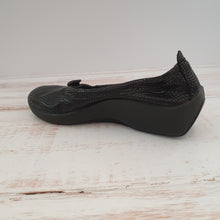 Load image into Gallery viewer, L14 Creative Black Slip on