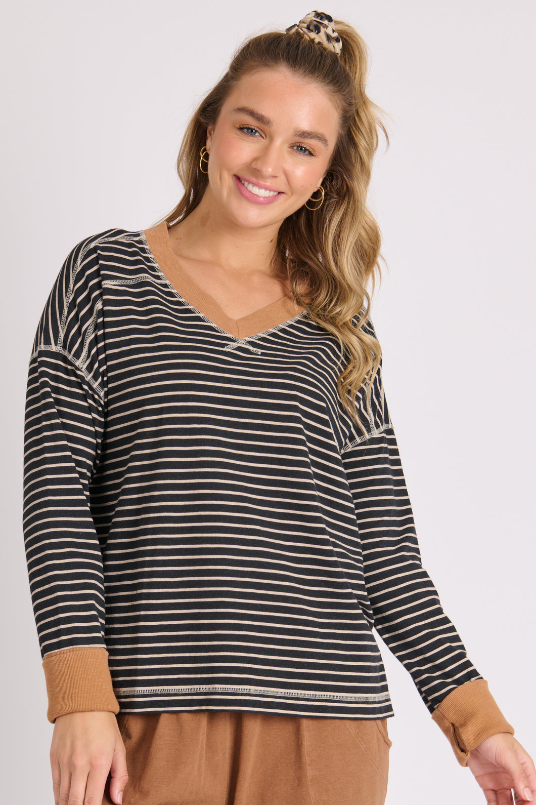 1015497 Step Hem Panel detailed Top Black Ecru Stripe