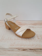 Load image into Gallery viewer, Minty Pearl Youth Sandal
