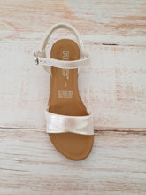 Load image into Gallery viewer, Minty Pearl Youth Sandal
