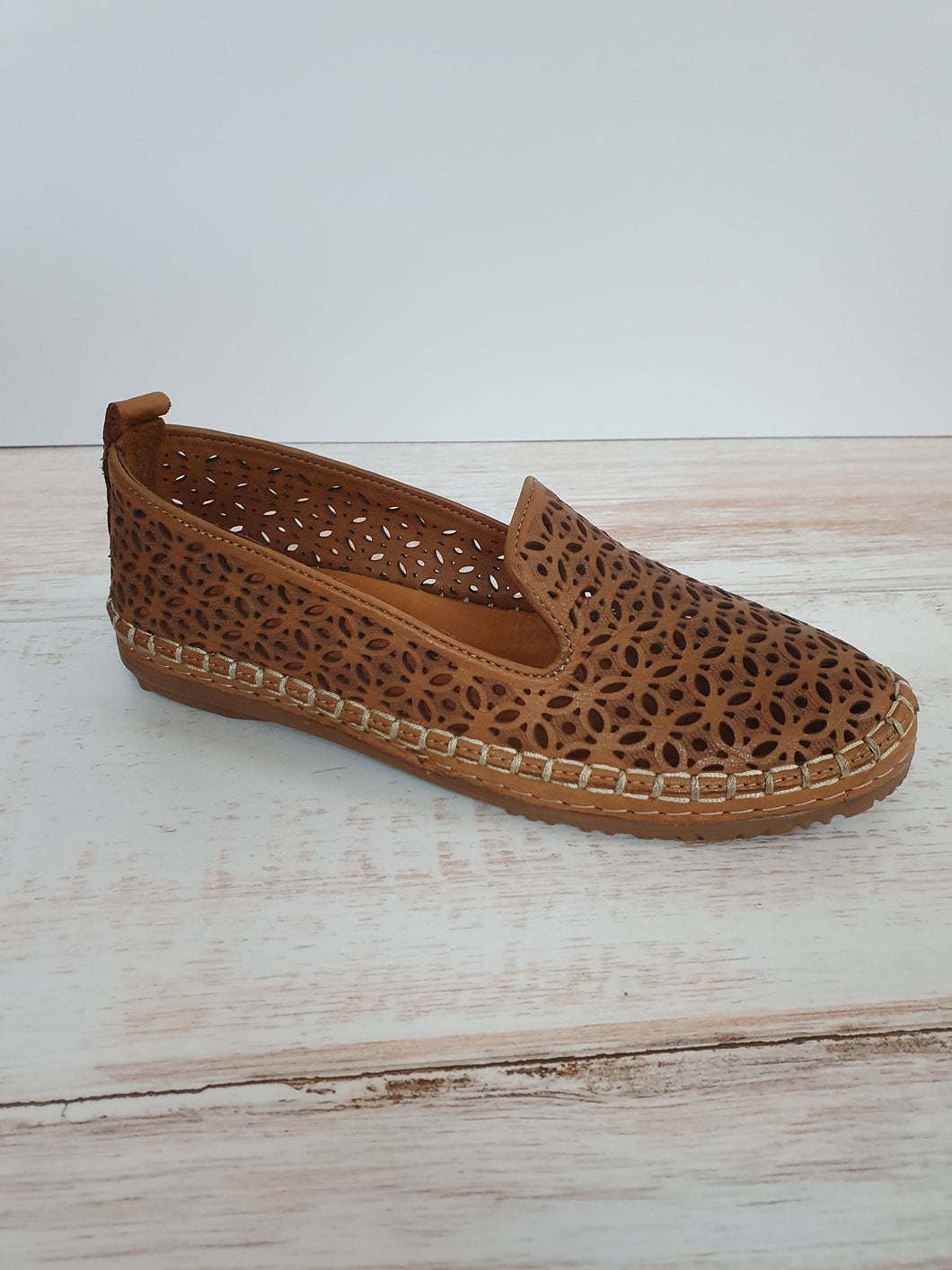 Hannah Slip on Casual Tan SIZE 39 ONLY