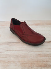 Load image into Gallery viewer, 761-27 Burgundy Crinkle Slip on Shoe
