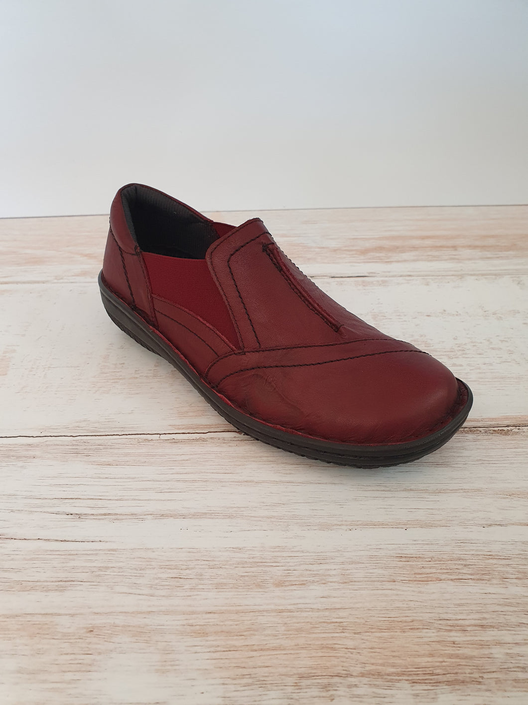 761-27 Burgundy Crinkle Slip on Shoe