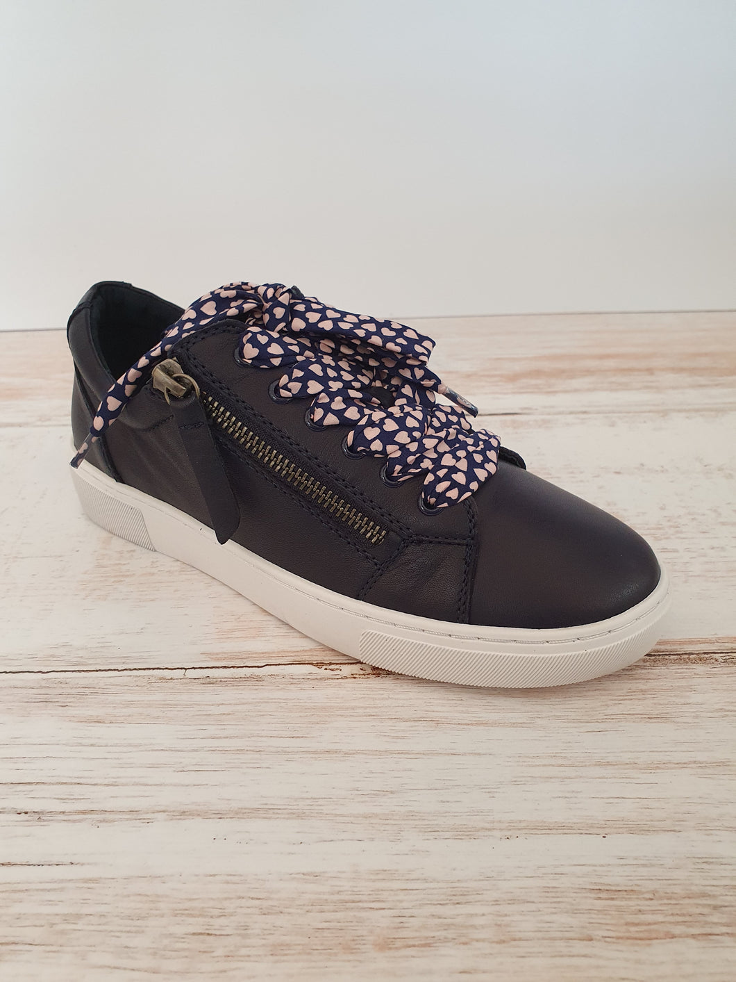 Guess Navy Sneaker