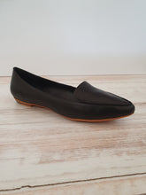 Load image into Gallery viewer, Gyro Black flat shoe
