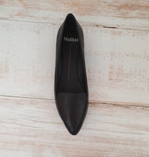 Load image into Gallery viewer, Gyro Black flat shoe
