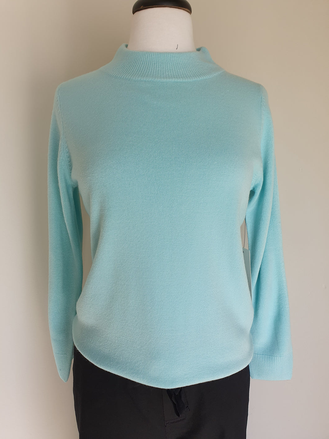 8404 High Crew Pullover Mint Size 8 ONLY