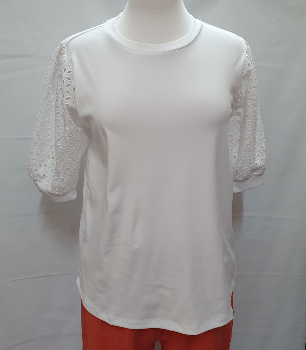 S422.600 Embroidered Sleeve Top White Size 10 ONLY