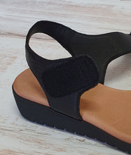 Load image into Gallery viewer, Manessay Black Sandal
