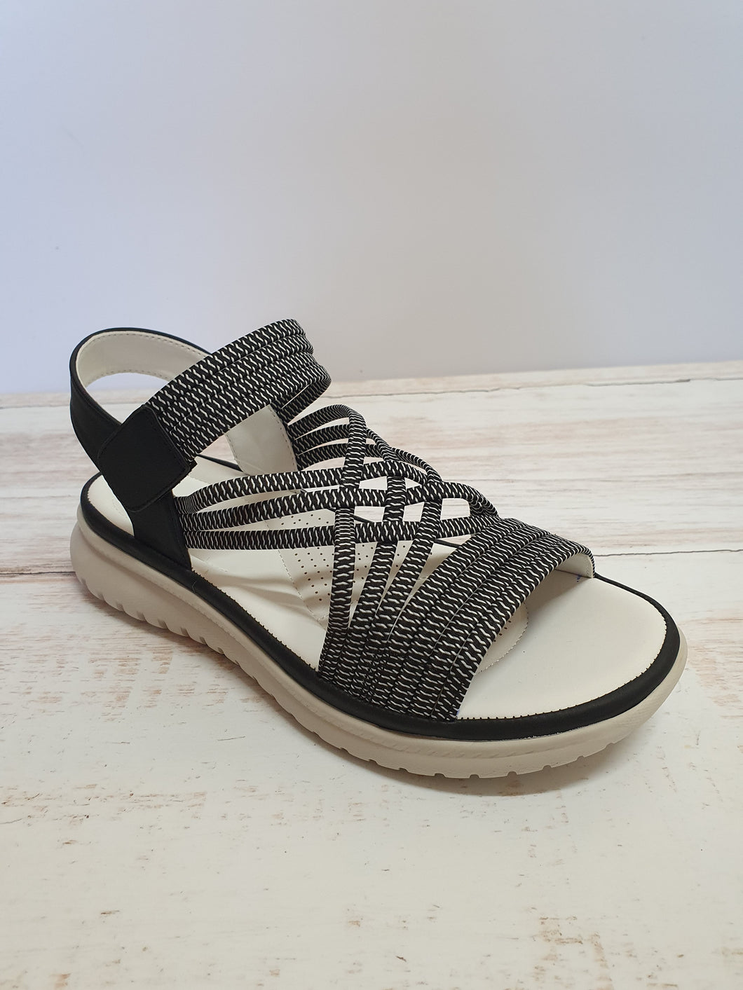 Clove Sandal Black