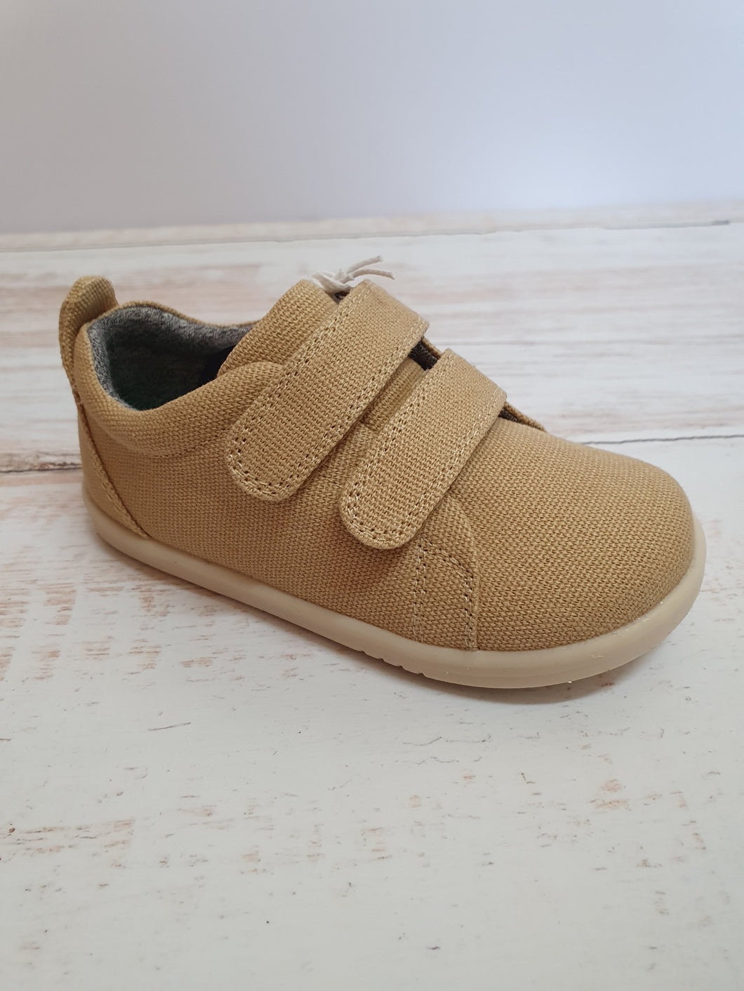 Grass Court Canvas shoe Camel