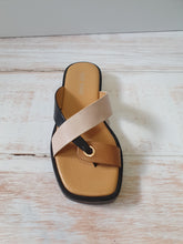 Load image into Gallery viewer, Tarmai Tan black Sandal
