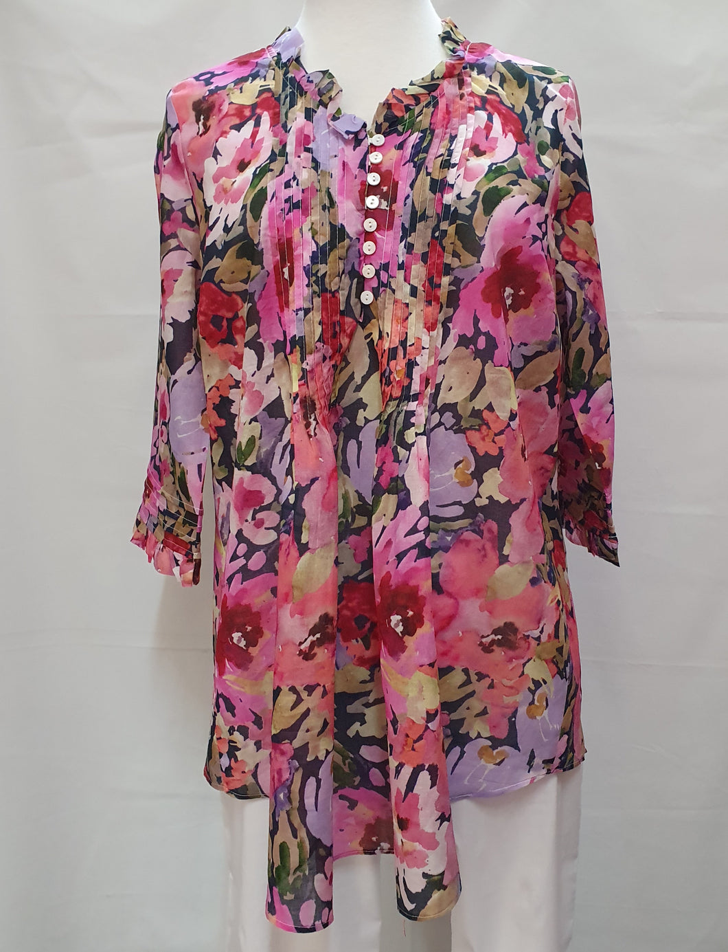 S400.601 Pintuck Floral Blouse