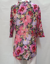 Load image into Gallery viewer, S400.601 Pintuck Floral Blouse
