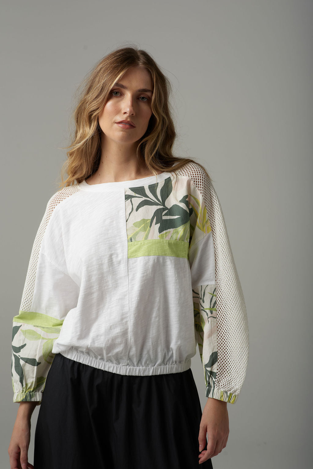 CPS1842 Mixed Media Top White Green Leaf detail