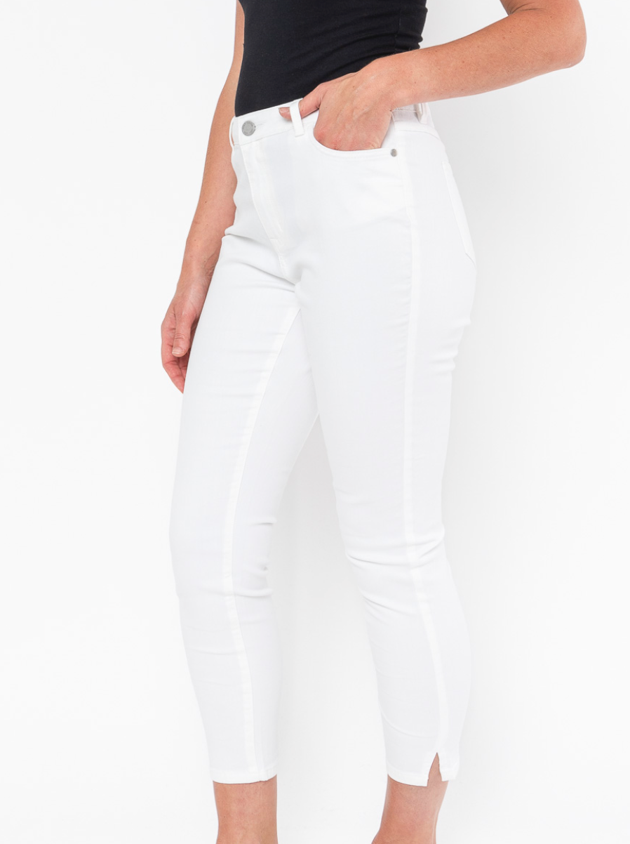 556J7056A White Denim Jean