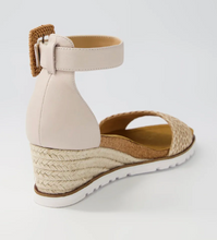 Load image into Gallery viewer, Kaelers Nude Weave Hell Sandal
