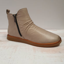 Load image into Gallery viewer, Helsa Ankle Boot Taupe
