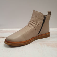 Load image into Gallery viewer, Helsa Ankle Boot Taupe
