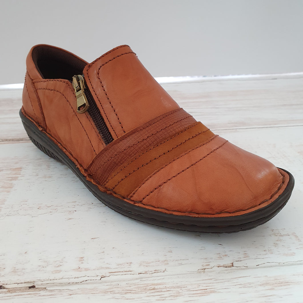 5849-27 Tan Crinkle Casual shoe