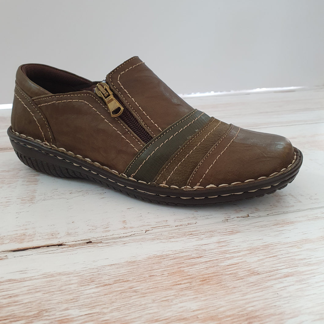 5849-27 Khaki Crinkle Casual shoe SIZE 43 ONLY