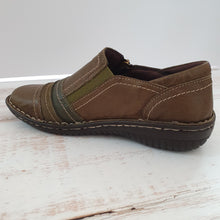 Load image into Gallery viewer, 5849-27 Khaki Crinkle Casual shoe SIZE 43 ONLY
