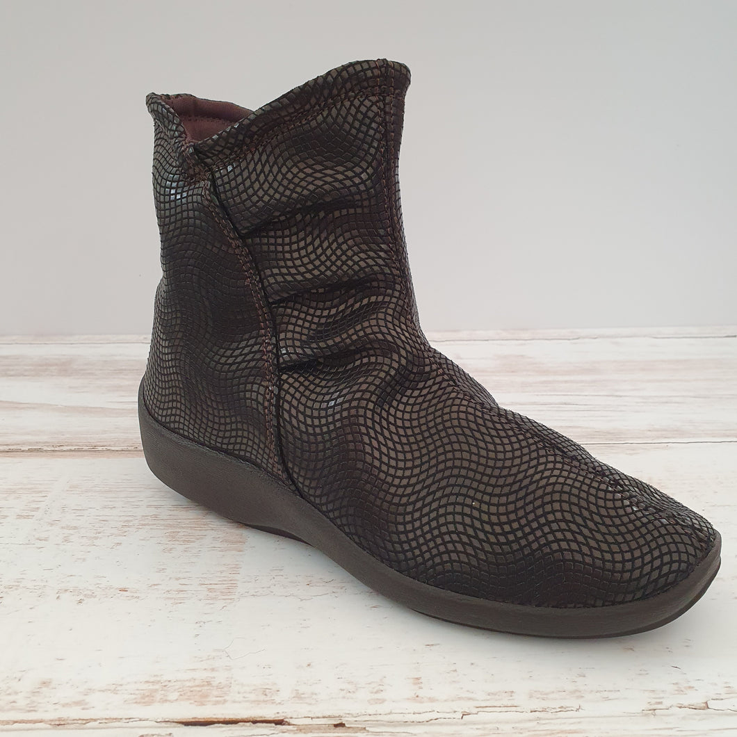 L19 Creative Brown Boot