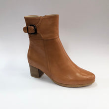 Load image into Gallery viewer, Maxine Tan Boot SIZE 39 ONLY
